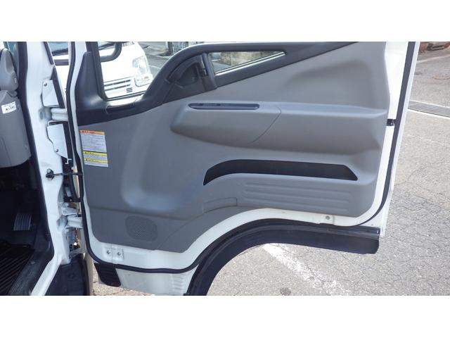 キャンター ロング　低床４．６５ｔワイドロング／積載４６５０ｋｇ／６速ＡＴ／オートマ／荷台鉄板張り／レーダーブレーキ／車線はみだし警告／ＥＴＣ／デュオニックオーバーホール（50枚目）