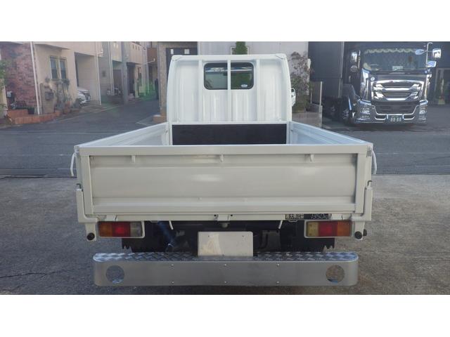 タイタンダッシュ 　低床１．３５ｔ平ボディ／積載１３５０ｋｇ／車両総重量３０２５ｋｇ／５速マニュアル／２０００ｃｃガソリンエンジン／ＥＴＣ付き／エアコン／パワステ／パワーウインドウ／仕上げ済み（14枚目）