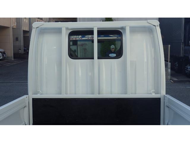 タイタンダッシュ 　低床１．３５ｔ平ボディ／積載１３５０ｋｇ／車両総重量３０２５ｋｇ／５速マニュアル／２０００ｃｃガソリンエンジン／ＥＴＣ付き／エアコン／パワステ／パワーウインドウ／仕上げ済み（17枚目）