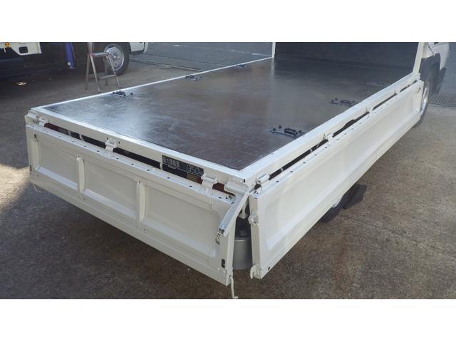 タイタンダッシュ 　低床１．３５ｔ平ボディ／積載１３５０ｋｇ／車両総重量３０２５ｋｇ／５速マニュアル／２０００ｃｃガソリンエンジン／ＥＴＣ付き／エアコン／パワステ／パワーウインドウ／仕上げ済み（22枚目）