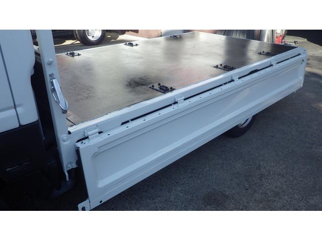 タイタンダッシュ 　低床１．３５ｔ平ボディ／積載１３５０ｋｇ／車両総重量３０２５ｋｇ／５速マニュアル／２０００ｃｃガソリンエンジン／ＥＴＣ付き／エアコン／パワステ／パワーウインドウ／仕上げ済み（24枚目）