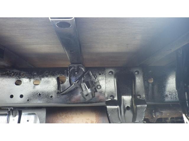 タイタンダッシュ 　低床１．３５ｔ平ボディ／積載１３５０ｋｇ／車両総重量３０２５ｋｇ／５速マニュアル／２０００ｃｃガソリンエンジン／ＥＴＣ付き／エアコン／パワステ／パワーウインドウ／仕上げ済み（27枚目）