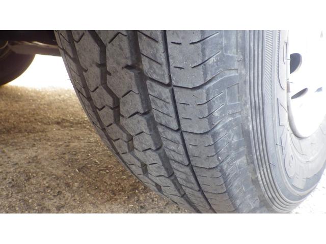 タイタンダッシュ 　低床１．３５ｔ平ボディ／積載１３５０ｋｇ／車両総重量３０２５ｋｇ／５速マニュアル／２０００ｃｃガソリンエンジン／ＥＴＣ付き／エアコン／パワステ／パワーウインドウ／仕上げ済み（48枚目）