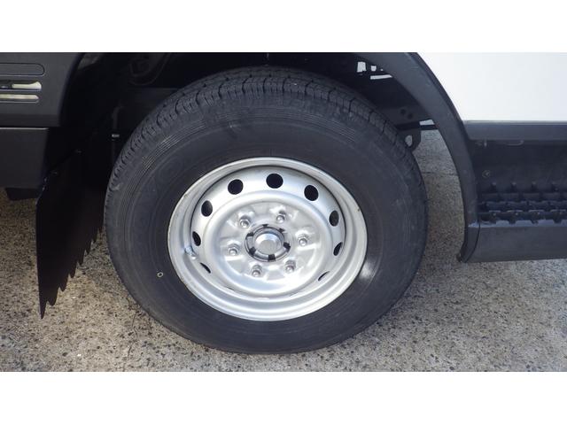 タイタンダッシュ 　低床１．３５ｔ平ボディ／積載１３５０ｋｇ／車両総重量３０２５ｋｇ／５速マニュアル／２０００ｃｃガソリンエンジン／ＥＴＣ付き／エアコン／パワステ／パワーウインドウ／仕上げ済み（49枚目）