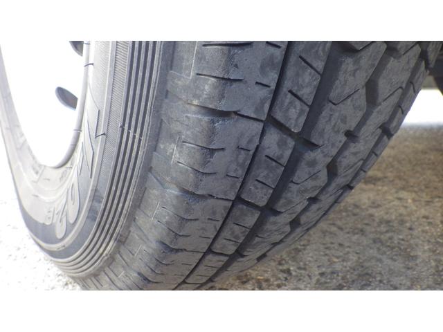 タイタンダッシュ 　低床１．３５ｔ平ボディ／積載１３５０ｋｇ／車両総重量３０２５ｋｇ／５速マニュアル／２０００ｃｃガソリンエンジン／ＥＴＣ付き／エアコン／パワステ／パワーウインドウ／仕上げ済み（50枚目）