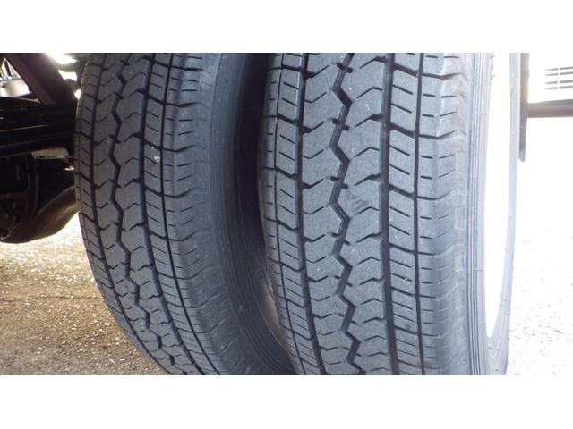 タイタンダッシュ 　低床１．３５ｔ平ボディ／積載１３５０ｋｇ／車両総重量３０２５ｋｇ／５速マニュアル／２０００ｃｃガソリンエンジン／ＥＴＣ付き／エアコン／パワステ／パワーウインドウ／仕上げ済み（55枚目）