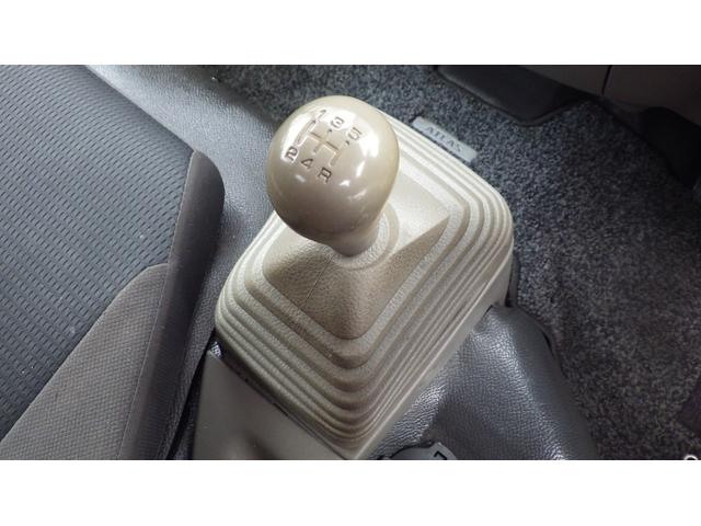 アトラストラック 　低床１．３５ｔ平ボディＰＧ付／積載１３５０ｋｇ／垂直パワーゲート付／リアシングルタイヤ／５速マニュアル／２０００ｃｃガソリン／エアコン／パワステ／パワーウインドウ／ＥＴＣ（68枚目）