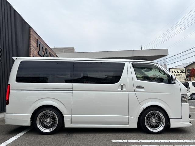 ハイエースバン スーパーGL ダークプライムII 禁煙 モデリスタフルエアロ ESSEX18AW ローダウン オーバーフェンダー リヤスポ シルクブレイズフェンダーミラー 社外LEDテール 革調シートカバー LEDヘッド アルパインナビ フルセグTV(63枚目)