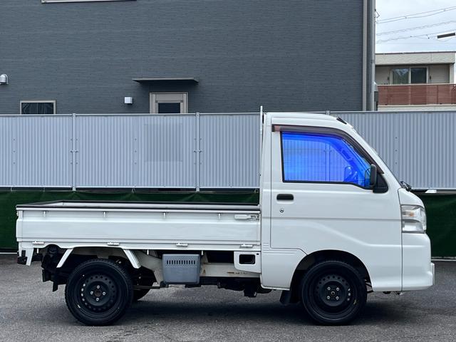 エアコン・パワステスペシャルVS ワンオーナー 禁煙車 4WD 5MT 三方開 カロッツェリアHDDナビ フルセグTV bluetoothオーディオ 荷台大型作業灯 純正荷台マット 社外LEDヘッドライト ヘッドライトレベライザー(3枚目)