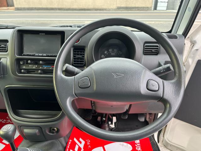 エアコン・パワステスペシャルVS ワンオーナー 禁煙車 4WD 5MT 三方開 カロッツェリアHDDナビ フルセグTV bluetoothオーディオ 荷台大型作業灯 純正荷台マット 社外LEDヘッドライト ヘッドライトレベライザー(8枚目)