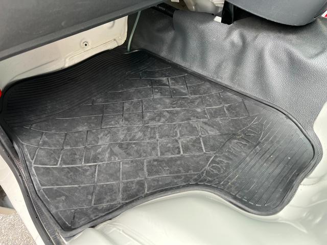 エアコン・パワステスペシャルVS ワンオーナー 禁煙車 4WD 5MT 三方開 カロッツェリアHDDナビ フルセグTV bluetoothオーディオ 荷台大型作業灯 純正荷台マット 社外LEDヘッドライト ヘッドライトレベライザー(11枚目)