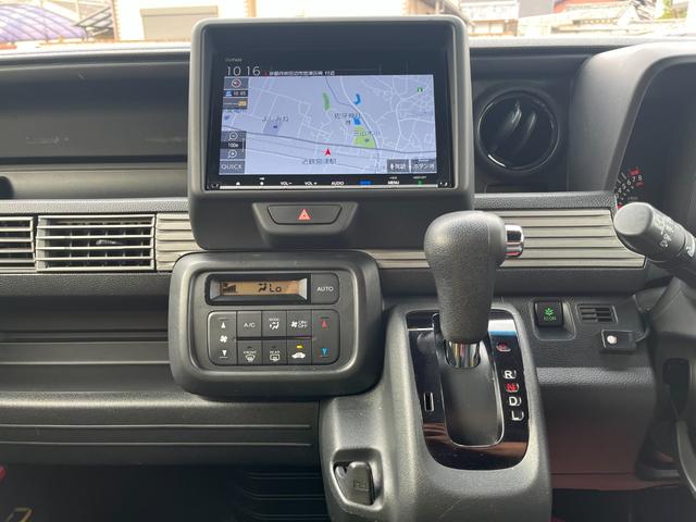 ファン・ターボホンダセンシング 禁煙 ターボ 純正8型プレミアムナビ バックカメラ LEDヘッド ETC LEDフォグ スマートキー ホンダセンシング レーダークルーズ Bluetoothオーディオ フルセグTV アームレスト(8枚目)