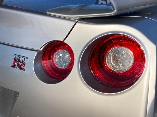 ＧＴ－Ｒ プレミアムエディション　禁煙車　ニスモスポーツリセッティング　ｂｒｅｍｂｏ製Ｆｒ６ポッド・Ｒｒ４ポッドイエローキャリパー　純正ＲＡＹＳ２０ＡＷ　純正ＢＩＬＳＴＥＩＮ製ダンプトロニック　ＢＯＳＥサウンドシステム　純正ＨＤＤナビ（59枚目）