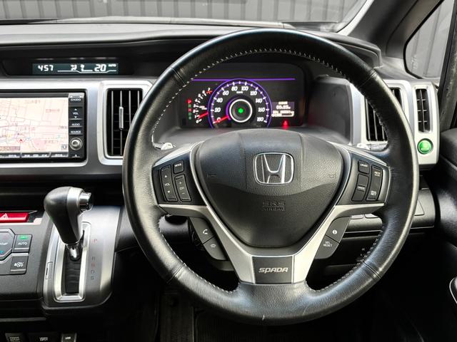 ステップワゴンスパーダ Ｚ　クールスピリット　禁煙車　８人乗　両側パワスラ　純正ＨＤＤナビ　フルセグＴＶ　バックカメラ　ＥＴＣ　パドルシフト　クルコン　ハーフレザー　シートリフター　後席サンシェード　ＨＩＤヘッドライト　スマートキー　純正１７ＡＷ（6枚目）