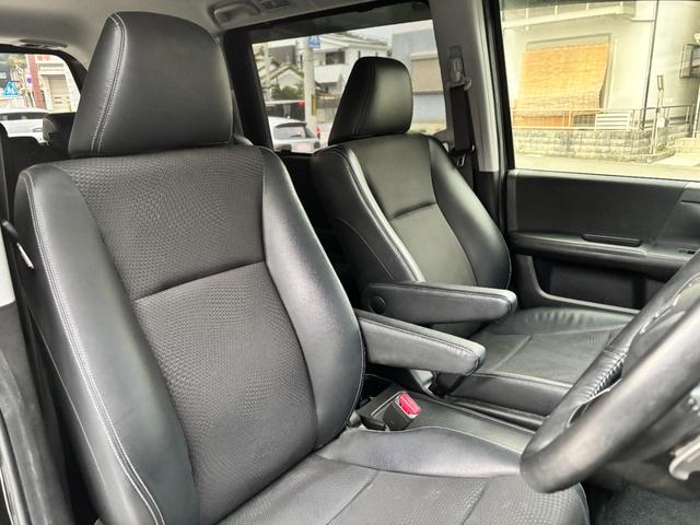 ステップワゴンスパーダ Ｚ　クールスピリット　禁煙車　８人乗　両側パワスラ　純正ＨＤＤナビ　フルセグＴＶ　バックカメラ　ＥＴＣ　パドルシフト　クルコン　ハーフレザー　シートリフター　後席サンシェード　ＨＩＤヘッドライト　スマートキー　純正１７ＡＷ（7枚目）