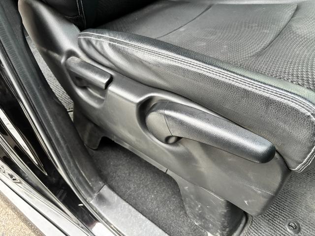 ステップワゴンスパーダ Ｚ　クールスピリット　禁煙車　８人乗　両側パワスラ　純正ＨＤＤナビ　フルセグＴＶ　バックカメラ　ＥＴＣ　パドルシフト　クルコン　ハーフレザー　シートリフター　後席サンシェード　ＨＩＤヘッドライト　スマートキー　純正１７ＡＷ（8枚目）