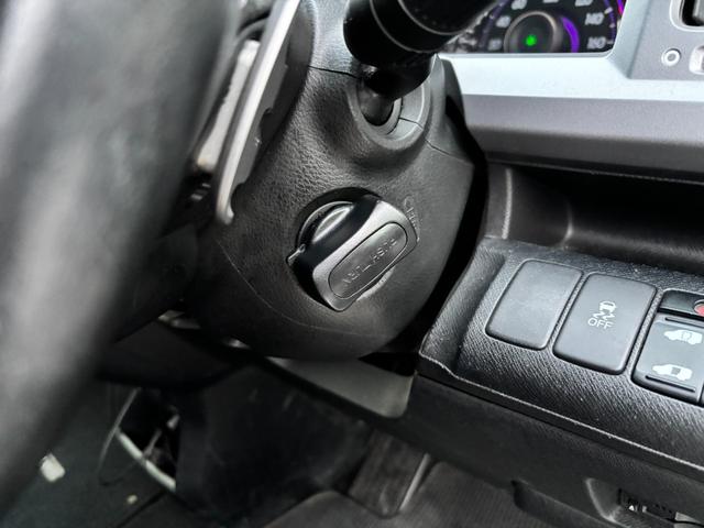 ステップワゴンスパーダ Ｚ　クールスピリット　禁煙車　８人乗　両側パワスラ　純正ＨＤＤナビ　フルセグＴＶ　バックカメラ　ＥＴＣ　パドルシフト　クルコン　ハーフレザー　シートリフター　後席サンシェード　ＨＩＤヘッドライト　スマートキー　純正１７ＡＷ（24枚目）
