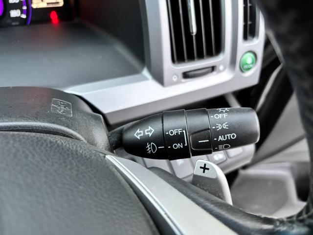 ステップワゴンスパーダ Ｚ　クールスピリット　禁煙車　８人乗　両側パワスラ　純正ＨＤＤナビ　フルセグＴＶ　バックカメラ　ＥＴＣ　パドルシフト　クルコン　ハーフレザー　シートリフター　後席サンシェード　ＨＩＤヘッドライト　スマートキー　純正１７ＡＷ（27枚目）
