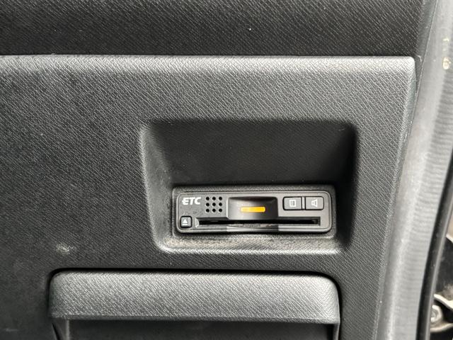 ステップワゴンスパーダ Ｚ　クールスピリット　禁煙車　８人乗　両側パワスラ　純正ＨＤＤナビ　フルセグＴＶ　バックカメラ　ＥＴＣ　パドルシフト　クルコン　ハーフレザー　シートリフター　後席サンシェード　ＨＩＤヘッドライト　スマートキー　純正１７ＡＷ（28枚目）