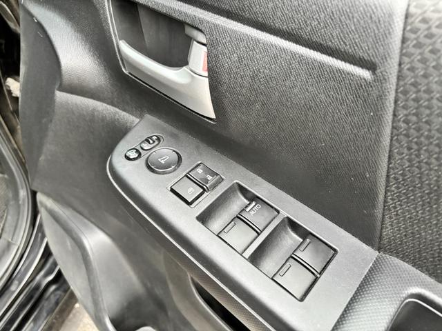 ステップワゴンスパーダ Ｚ　クールスピリット　禁煙車　８人乗　両側パワスラ　純正ＨＤＤナビ　フルセグＴＶ　バックカメラ　ＥＴＣ　パドルシフト　クルコン　ハーフレザー　シートリフター　後席サンシェード　ＨＩＤヘッドライト　スマートキー　純正１７ＡＷ（29枚目）