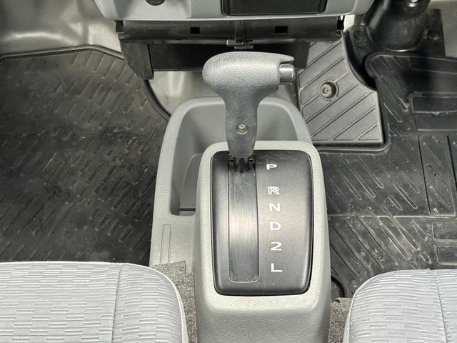 ミニキャブバン ＣＤ　禁煙車　３速ＡＴ　ハイルーフ　社外ＵＳＢオーディオ　ＦＭ／ＡＭ　ＥＴＣ　純正ラバーマット　集中ドアロック　リヤガラスフィルム　ヘッドライトレベライザー　スペアタイヤ（15枚目）