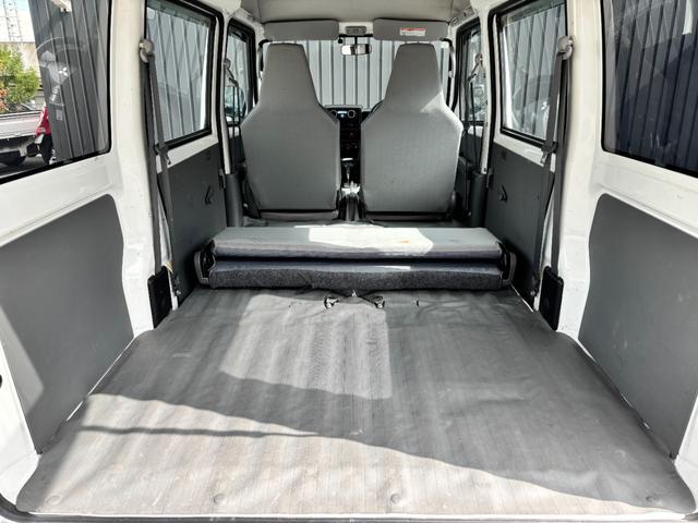 ミニキャブバン ＣＤ　禁煙車　３速ＡＴ　ハイルーフ　社外ＵＳＢオーディオ　ＦＭ／ＡＭ　ＥＴＣ　純正ラバーマット　集中ドアロック　リヤガラスフィルム　ヘッドライトレベライザー　スペアタイヤ（22枚目）
