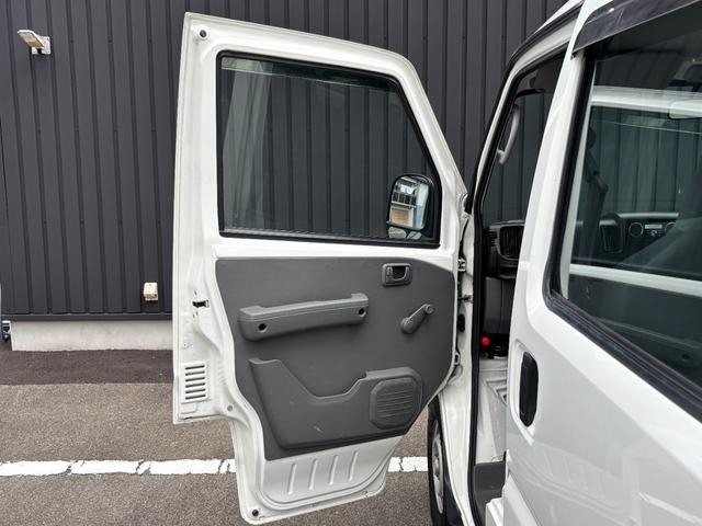 ミニキャブバン ＣＤ　禁煙車　３速ＡＴ　ハイルーフ　社外ＵＳＢオーディオ　ＦＭ／ＡＭ　ＥＴＣ　純正ラバーマット　集中ドアロック　リヤガラスフィルム　ヘッドライトレベライザー　スペアタイヤ（39枚目）