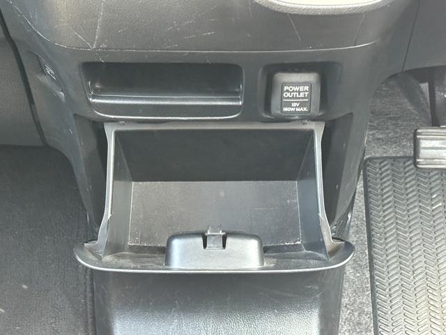 N-BOXカスタム G・Lパッケージ 禁煙 純正モニター付USBオーディオ ワンセグ ETC バックカメラ ステリモ 左側パワスラ HIDヘッドライト フォグランプ オートライト プッシュスタート スマートキー アームレスト 純正14AW(18枚目)