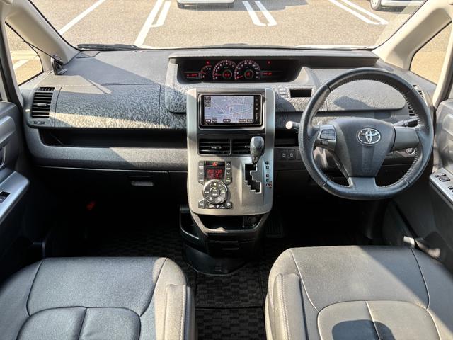 ヴォクシー ZS 煌III 禁煙 両側パワスラ 純正HDDナビ フルセグ BT音楽 ステリモ バックカメラ ETC 純正リモートスターター 前後ドラレコ パドルシフト 革調シートカバー HID フォグ スマートキー 純正16AW(3枚目)