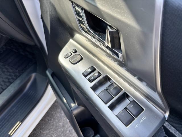 ヴォクシー ZS 煌III 禁煙 両側パワスラ 純正HDDナビ フルセグ BT音楽 ステリモ バックカメラ ETC 純正リモートスターター 前後ドラレコ パドルシフト 革調シートカバー HID フォグ スマートキー 純正16AW(31枚目)