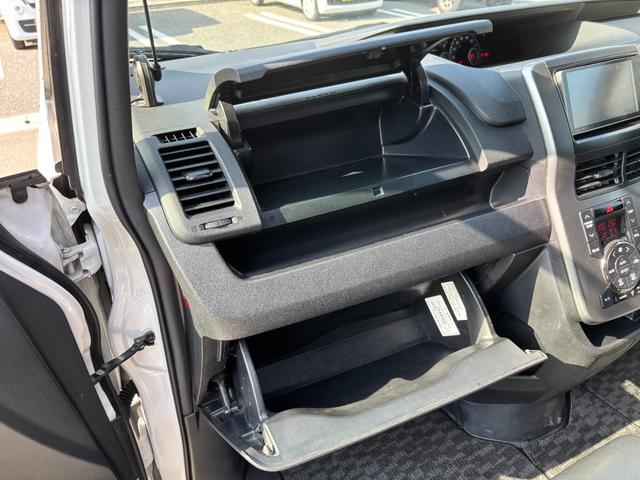 ヴォクシー ZS 煌III 禁煙 両側パワスラ 純正HDDナビ フルセグ BT音楽 ステリモ バックカメラ ETC 純正リモートスターター 前後ドラレコ パドルシフト 革調シートカバー HID フォグ スマートキー 純正16AW(39枚目)