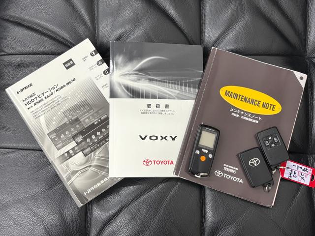 ヴォクシー ZS 煌III 禁煙 両側パワスラ 純正HDDナビ フルセグ BT音楽 ステリモ バックカメラ ETC 純正リモートスターター 前後ドラレコ パドルシフト 革調シートカバー HID フォグ スマートキー 純正16AW(43枚目)