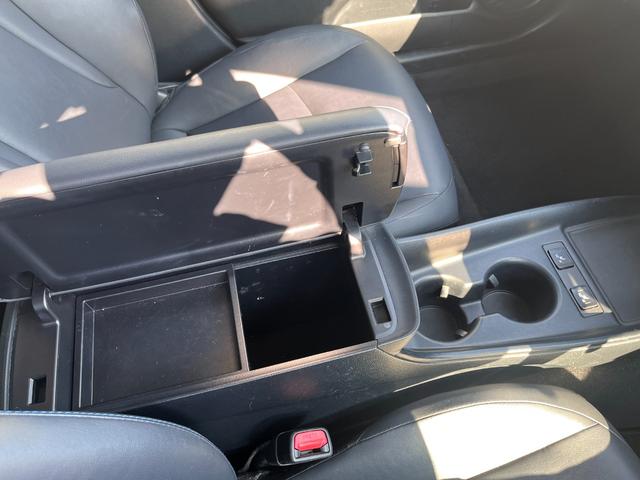 プリウス Ｓツーリングセレクション　禁煙　モデリスタフルエアロ　ＩＣＳ　純正９型ナビ　フルセグ　ＢＴ音楽　ステリモ　Ｒカメラ　ＥＴＣ　フル合皮　シートヒーター　ＴＳＳ　レーダークルコン　ＬＥＤヘッド＆フォグ　シートリフター　社外１８ＡＷ（13枚目）