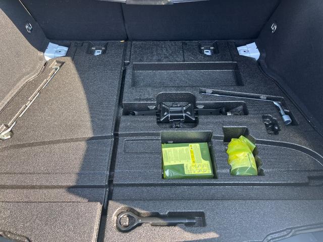 プリウス Ｓツーリングセレクション　禁煙　モデリスタフルエアロ　ＩＣＳ　純正９型ナビ　フルセグ　ＢＴ音楽　ステリモ　Ｒカメラ　ＥＴＣ　フル合皮　シートヒーター　ＴＳＳ　レーダークルコン　ＬＥＤヘッド＆フォグ　シートリフター　社外１８ＡＷ（35枚目）