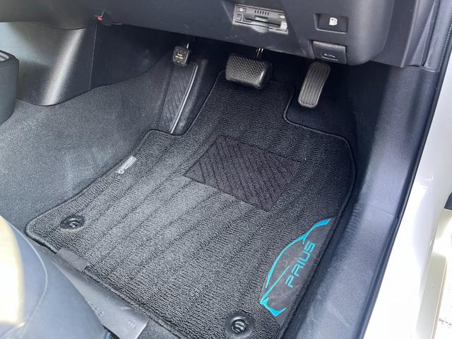 プリウス Ｓツーリングセレクション　禁煙　モデリスタフルエアロ　ＩＣＳ　純正９型ナビ　フルセグ　ＢＴ音楽　ステリモ　Ｒカメラ　ＥＴＣ　フル合皮　シートヒーター　ＴＳＳ　レーダークルコン　ＬＥＤヘッド＆フォグ　シートリフター　社外１８ＡＷ（37枚目）