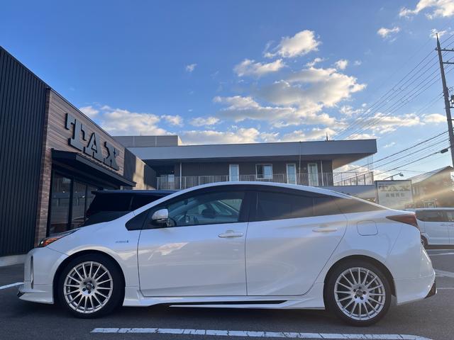 プリウス Ｓツーリングセレクション　禁煙　モデリスタフルエアロ　ＩＣＳ　純正９型ナビ　フルセグ　ＢＴ音楽　ステリモ　Ｒカメラ　ＥＴＣ　フル合皮　シートヒーター　ＴＳＳ　レーダークルコン　ＬＥＤヘッド＆フォグ　シートリフター　社外１８ＡＷ（60枚目）