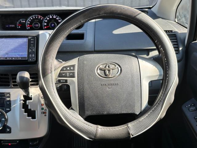 ヴォクシー Ｘ　Ｌエディション　禁煙車　両側パワスラ　スマートキー　プッシュスタート　純正ＳＤナビ　フルセグ　バックカメラ　ＢＴ音楽　ＥＴＣ　ステリモ　３６０度ドラレコ　ＨＩＤヘッドライト　オートライト　シートリフター　アームレスト（9枚目）