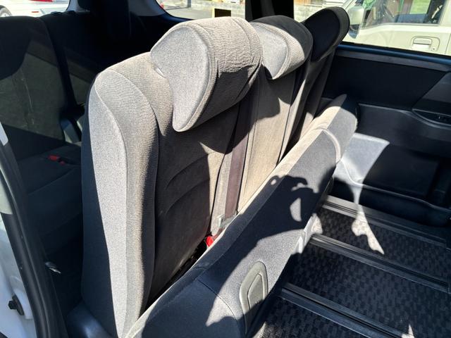 ヴォクシー Ｘ　Ｌエディション　禁煙車　両側パワスラ　スマートキー　プッシュスタート　純正ＳＤナビ　フルセグ　バックカメラ　ＢＴ音楽　ＥＴＣ　ステリモ　３６０度ドラレコ　ＨＩＤヘッドライト　オートライト　シートリフター　アームレスト（14枚目）