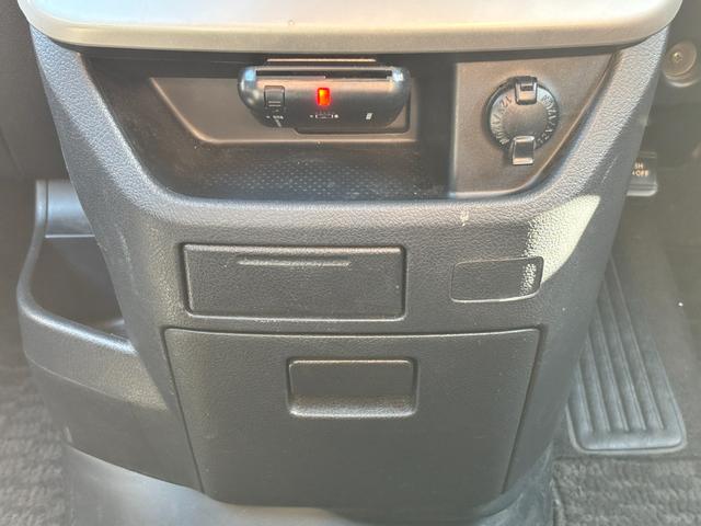 ヴォクシー Ｘ　Ｌエディション　禁煙車　両側パワスラ　スマートキー　プッシュスタート　純正ＳＤナビ　フルセグ　バックカメラ　ＢＴ音楽　ＥＴＣ　ステリモ　３６０度ドラレコ　ＨＩＤヘッドライト　オートライト　シートリフター　アームレスト（21枚目）