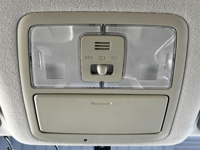 ヴォクシー Ｘ　Ｌエディション　禁煙車　両側パワスラ　スマートキー　プッシュスタート　純正ＳＤナビ　フルセグ　バックカメラ　ＢＴ音楽　ＥＴＣ　ステリモ　３６０度ドラレコ　ＨＩＤヘッドライト　オートライト　シートリフター　アームレスト（22枚目）