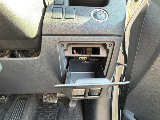 ヴォクシー Ｘ　Ｌエディション　禁煙車　両側パワスラ　スマートキー　プッシュスタート　純正ＳＤナビ　フルセグ　バックカメラ　ＢＴ音楽　ＥＴＣ　ステリモ　３６０度ドラレコ　ＨＩＤヘッドライト　オートライト　シートリフター　アームレスト（28枚目）