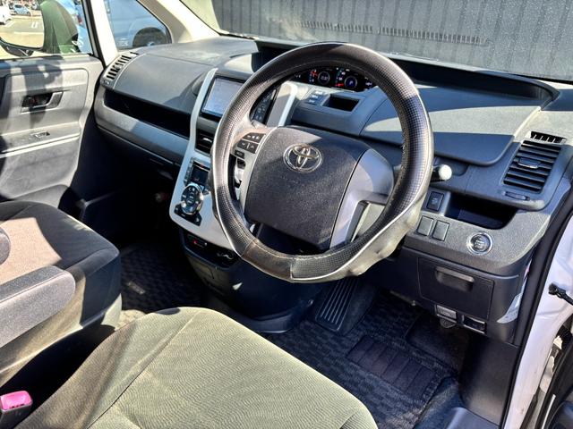 ヴォクシー Ｘ　Ｌエディション　禁煙車　両側パワスラ　スマートキー　プッシュスタート　純正ＳＤナビ　フルセグ　バックカメラ　ＢＴ音楽　ＥＴＣ　ステリモ　３６０度ドラレコ　ＨＩＤヘッドライト　オートライト　シートリフター　アームレスト（35枚目）