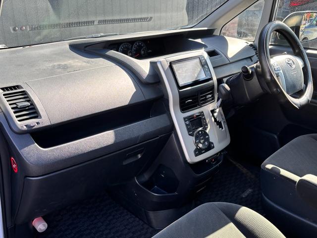 ヴォクシー Ｘ　Ｌエディション　禁煙車　両側パワスラ　スマートキー　プッシュスタート　純正ＳＤナビ　フルセグ　バックカメラ　ＢＴ音楽　ＥＴＣ　ステリモ　３６０度ドラレコ　ＨＩＤヘッドライト　オートライト　シートリフター　アームレスト（36枚目）