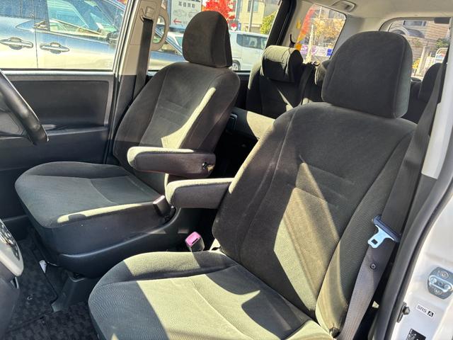 ヴォクシー Ｘ　Ｌエディション　禁煙車　両側パワスラ　スマートキー　プッシュスタート　純正ＳＤナビ　フルセグ　バックカメラ　ＢＴ音楽　ＥＴＣ　ステリモ　３６０度ドラレコ　ＨＩＤヘッドライト　オートライト　シートリフター　アームレスト（38枚目）