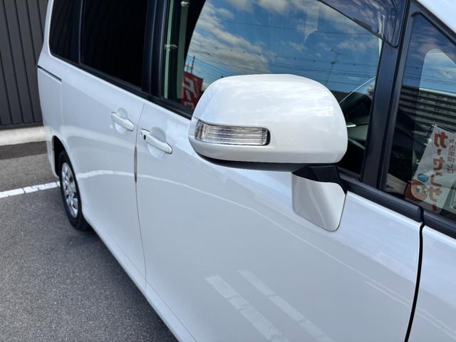 ヴォクシー Ｘ　Ｌエディション　禁煙車　両側パワスラ　スマートキー　プッシュスタート　純正ＳＤナビ　フルセグ　バックカメラ　ＢＴ音楽　ＥＴＣ　ステリモ　３６０度ドラレコ　ＨＩＤヘッドライト　オートライト　シートリフター　アームレスト（45枚目）