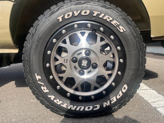 ハイゼットトラック ジャンボ　禁煙車　パートタイム４ＷＤ　ＳＡＭＵＲＡＩＰＩＣＫリフトアップ（２インチ）　１４ＡＷ　オープンカントリーＲ／Ｔホワイトレター　アオリゲート　荷台ロールバー　ＬＥＤヘッド＆フォグ　オートライト　キーレス（4枚目）