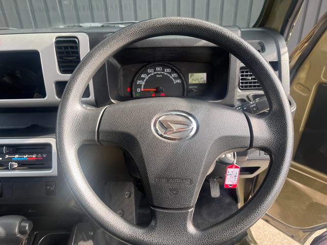 ハイゼットトラック ジャンボ　禁煙車　パートタイム４ＷＤ　ＳＡＭＵＲＡＩＰＩＣＫリフトアップ（２インチ）　１４ＡＷ　オープンカントリーＲ／Ｔホワイトレター　アオリゲート　荷台ロールバー　ＬＥＤヘッド＆フォグ　オートライト　キーレス（6枚目）