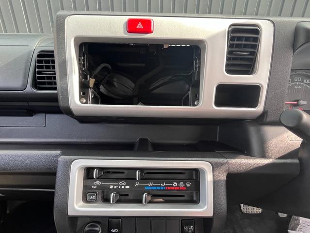 ハイゼットトラック ジャンボ　禁煙車　パートタイム４ＷＤ　ＳＡＭＵＲＡＩＰＩＣＫリフトアップ（２インチ）　１４ＡＷ　オープンカントリーＲ／Ｔホワイトレター　アオリゲート　荷台ロールバー　ＬＥＤヘッド＆フォグ　オートライト　キーレス（9枚目）