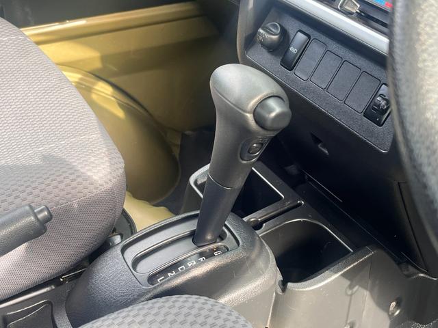 ハイゼットトラック ジャンボ　禁煙車　パートタイム４ＷＤ　ＳＡＭＵＲＡＩＰＩＣＫリフトアップ（２インチ）　１４ＡＷ　オープンカントリーＲ／Ｔホワイトレター　アオリゲート　荷台ロールバー　ＬＥＤヘッド＆フォグ　オートライト　キーレス（11枚目）