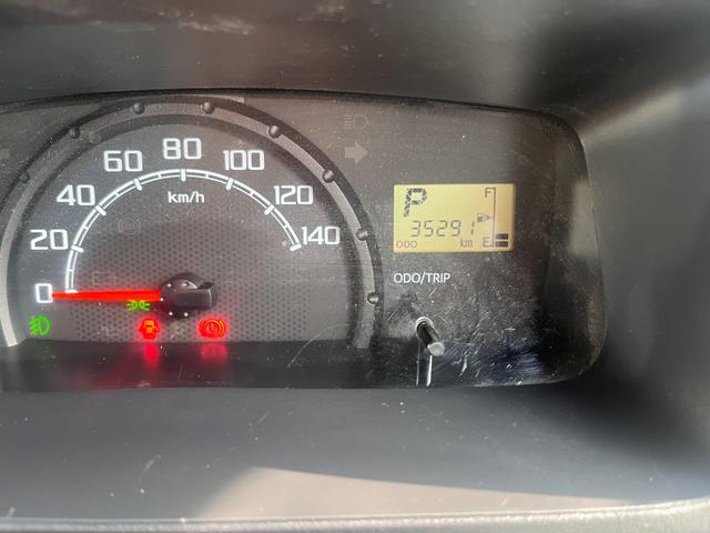 ハイゼットトラック ジャンボ　禁煙車　パートタイム４ＷＤ　ＳＡＭＵＲＡＩＰＩＣＫリフトアップ（２インチ）　１４ＡＷ　オープンカントリーＲ／Ｔホワイトレター　アオリゲート　荷台ロールバー　ＬＥＤヘッド＆フォグ　オートライト　キーレス（12枚目）